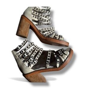 New Vintage Foundry Co. White Ivory Sandals heels gladiator strappy leather 6